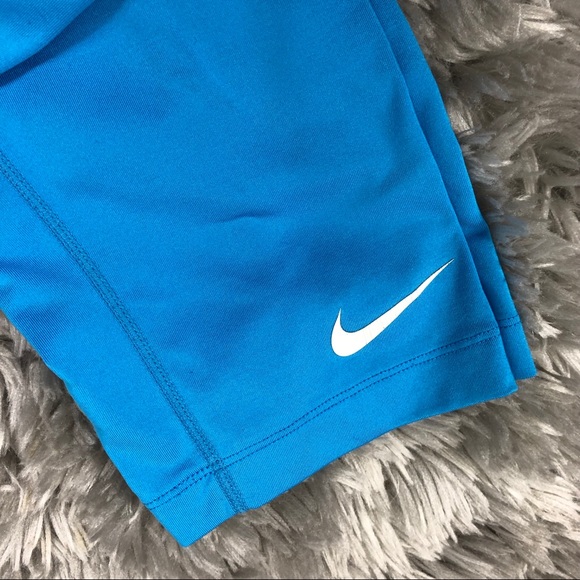Nike Pro Capris - Picture 3 of 8